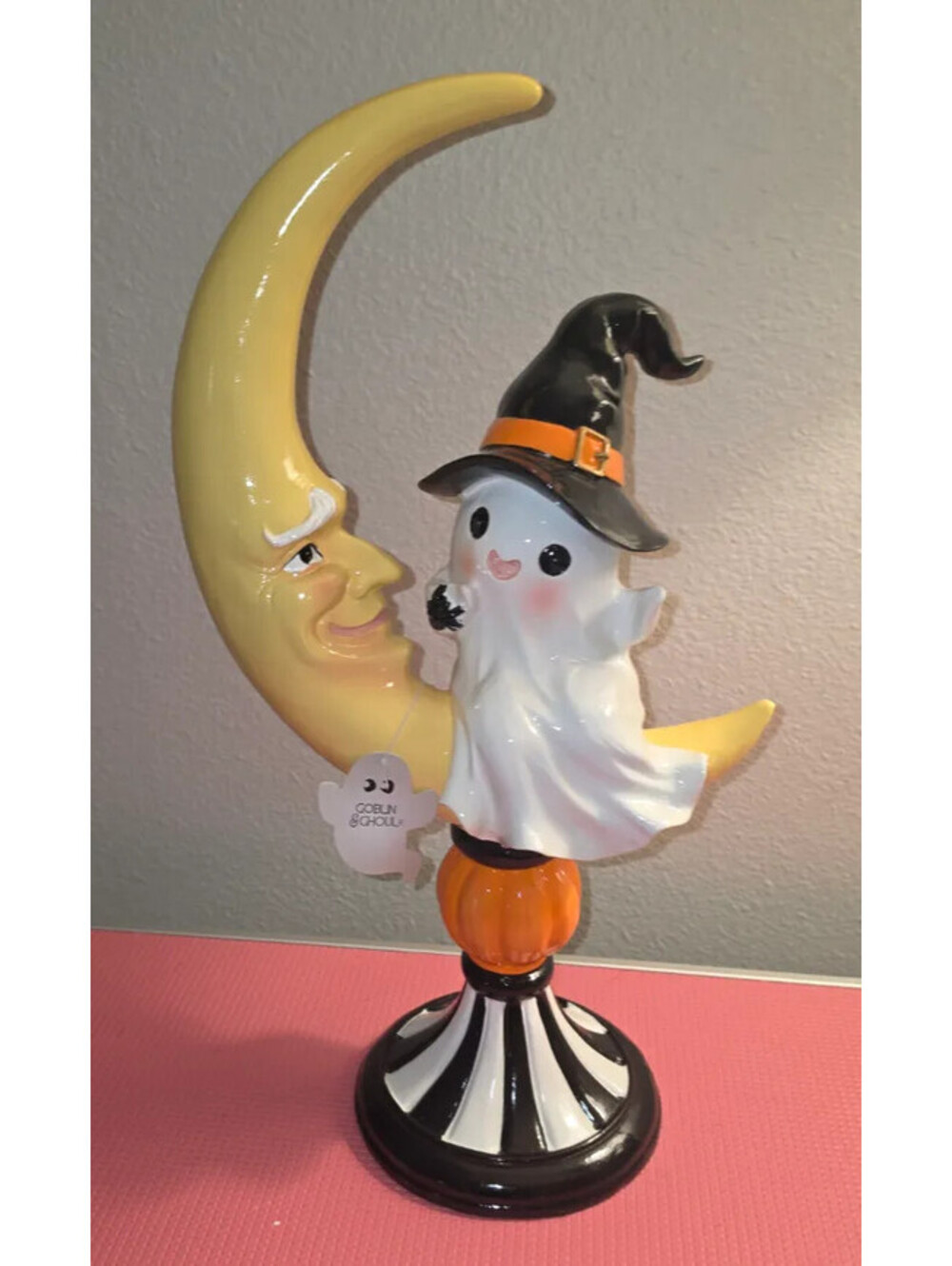 GOBLIN & GHOUL HALLOWEEN GHOST ON CRESCENT MOON STATUE WITCH HAT PEDESTAL DECOR